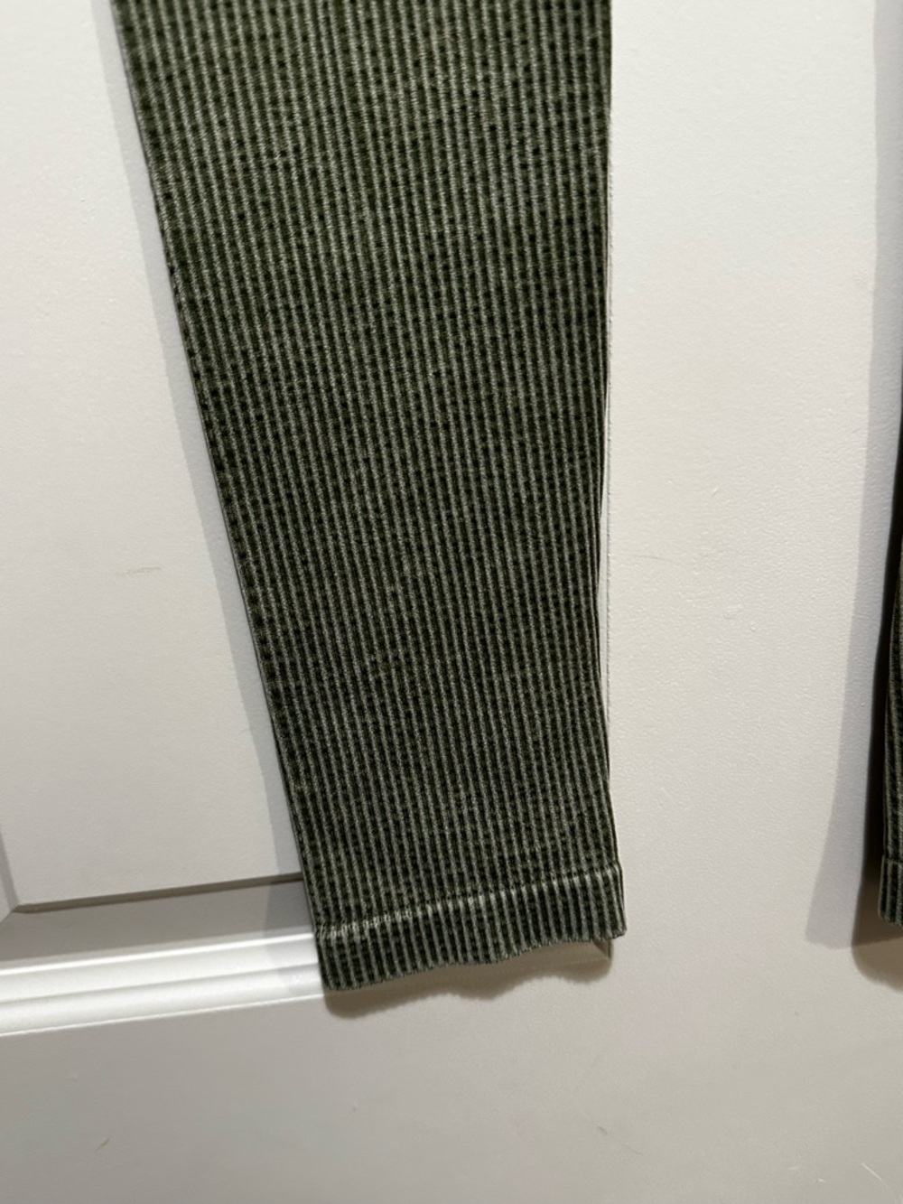 Green Ribbed Leggings - Picture 3 of 6